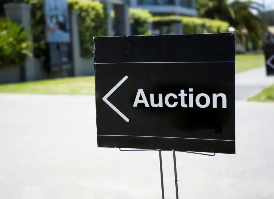 Auction vs. private sale - which is better?